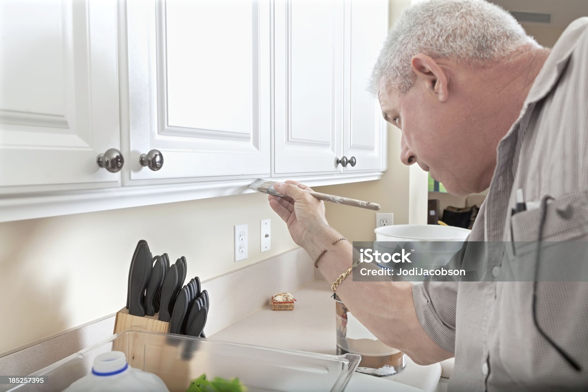 “Het schilderen van keukendeurtjes”