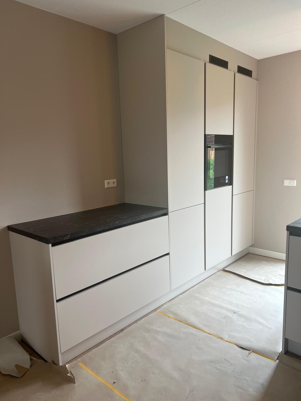 “Aftimmering tot plafond”