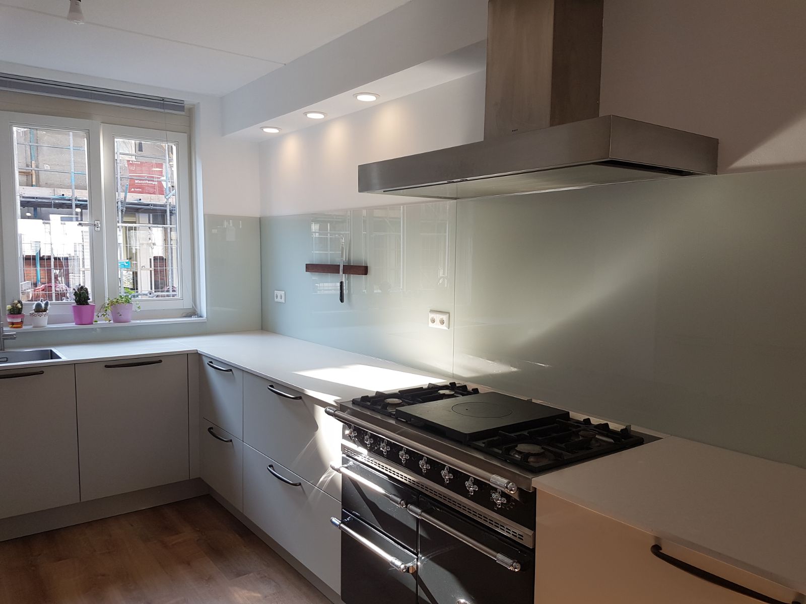 “Glazen achterwand voor de keuken”