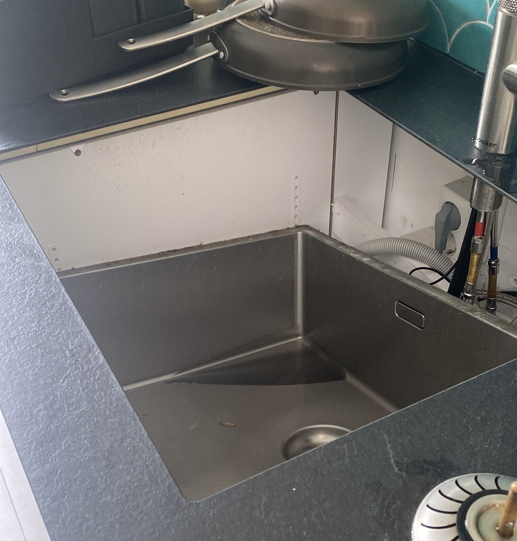 “Onze wasbak is gewoon ingezakt”